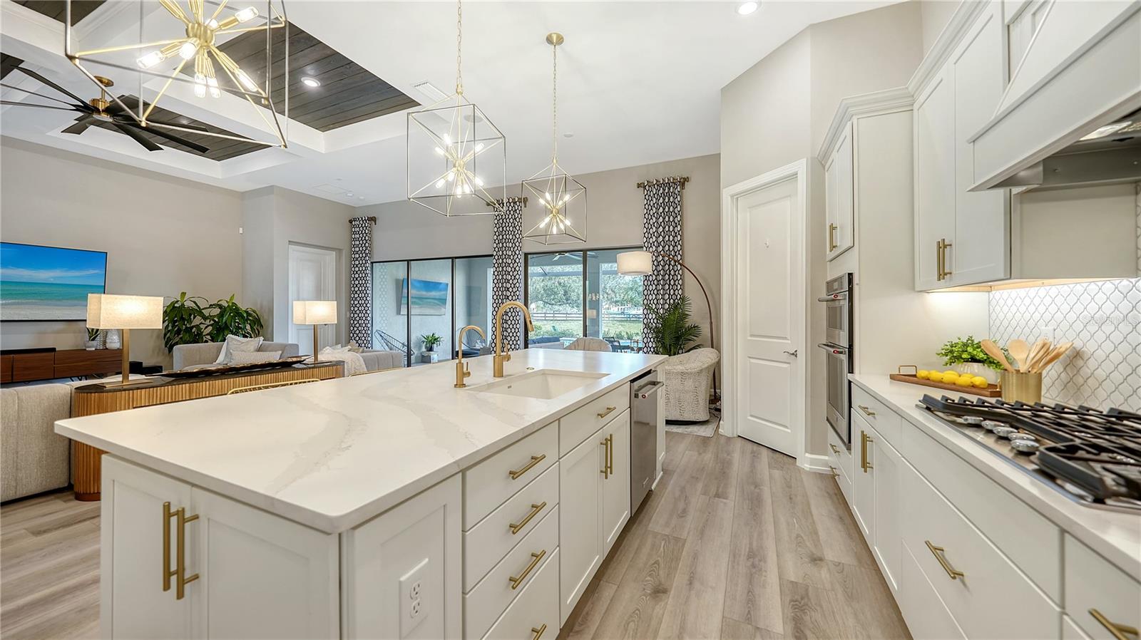 Listing photo id 12 for 7872 Mainsail Lane