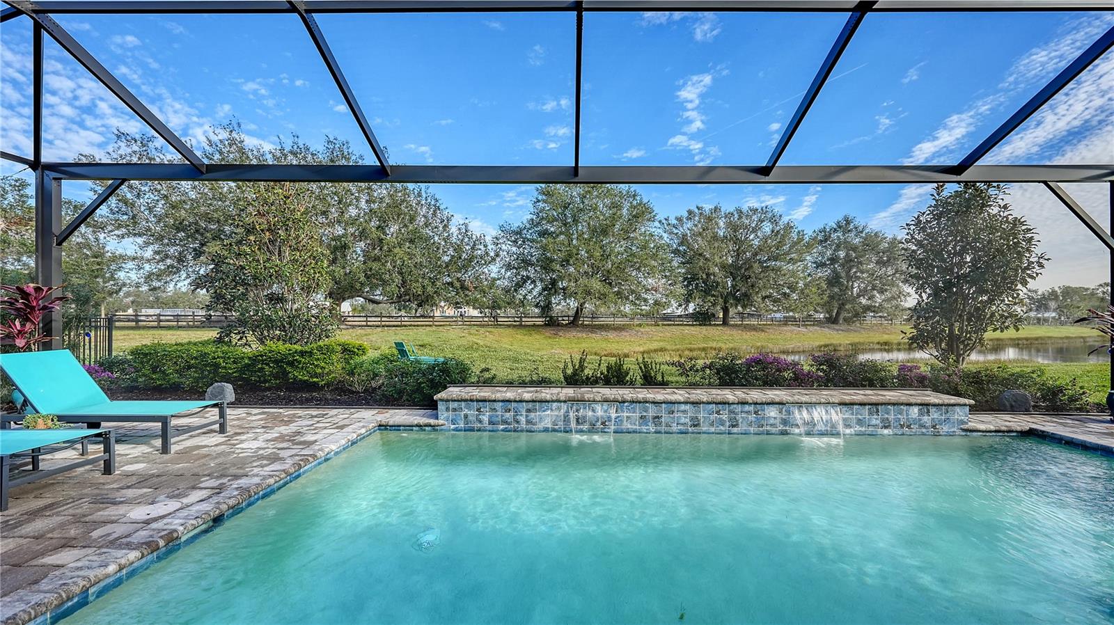 Listing photo id 14 for 7872 Mainsail Lane