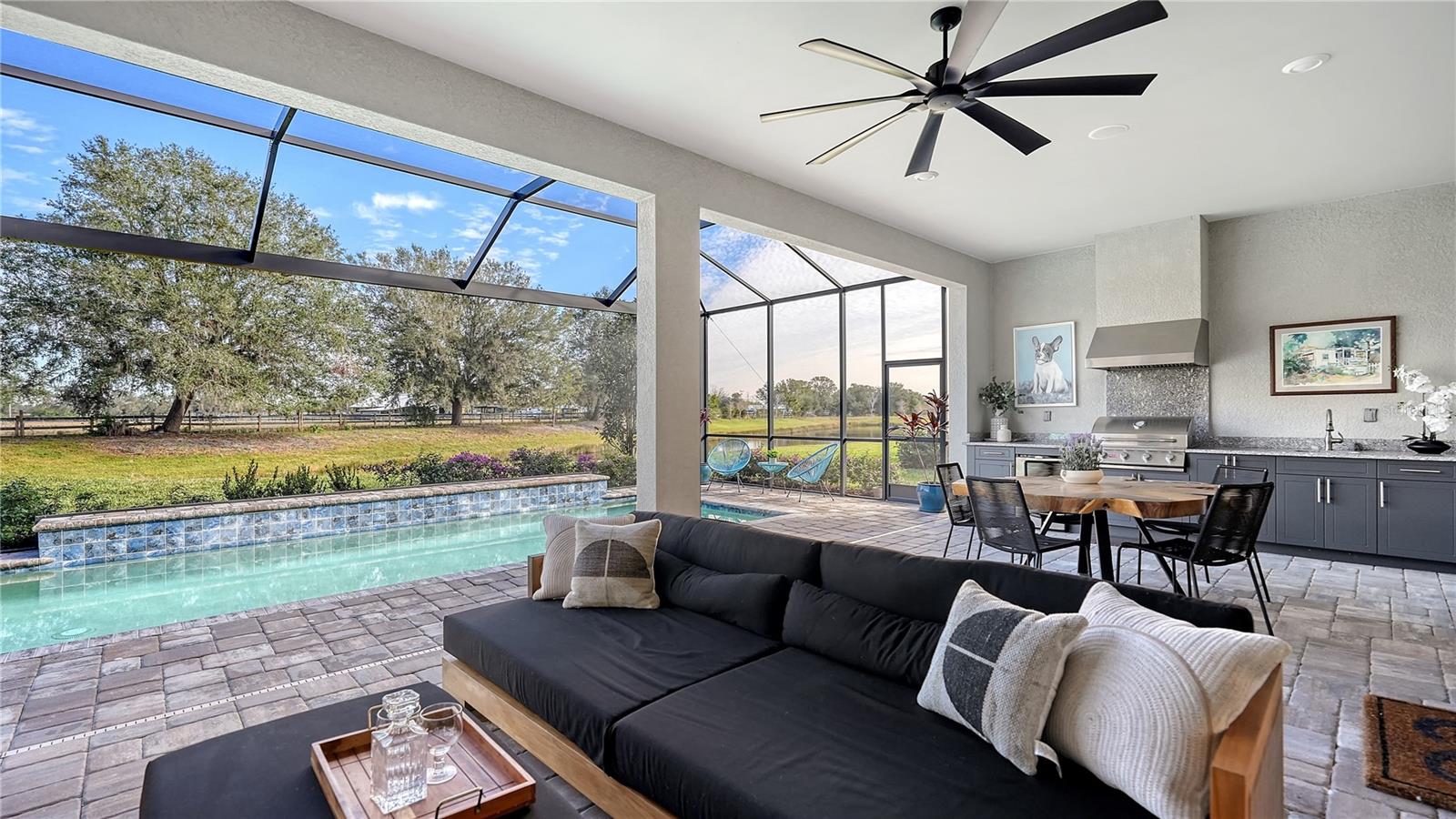 Listing photo id 18 for 7872 Mainsail Lane