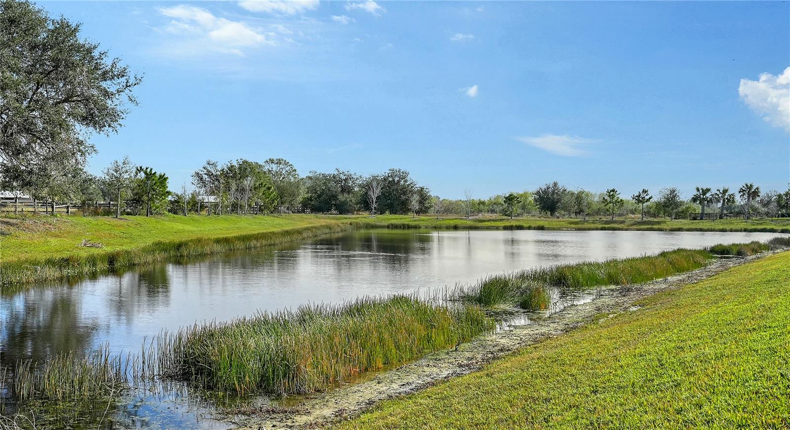 Listing photo id 21 for 7872 Mainsail Lane