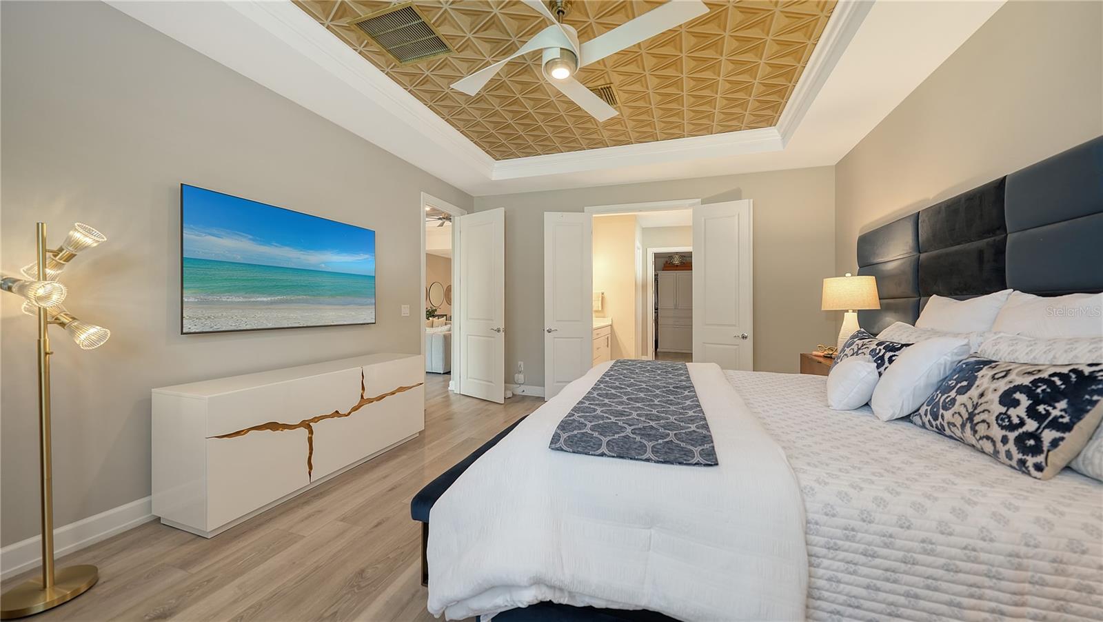 Listing photo id 24 for 7872 Mainsail Lane