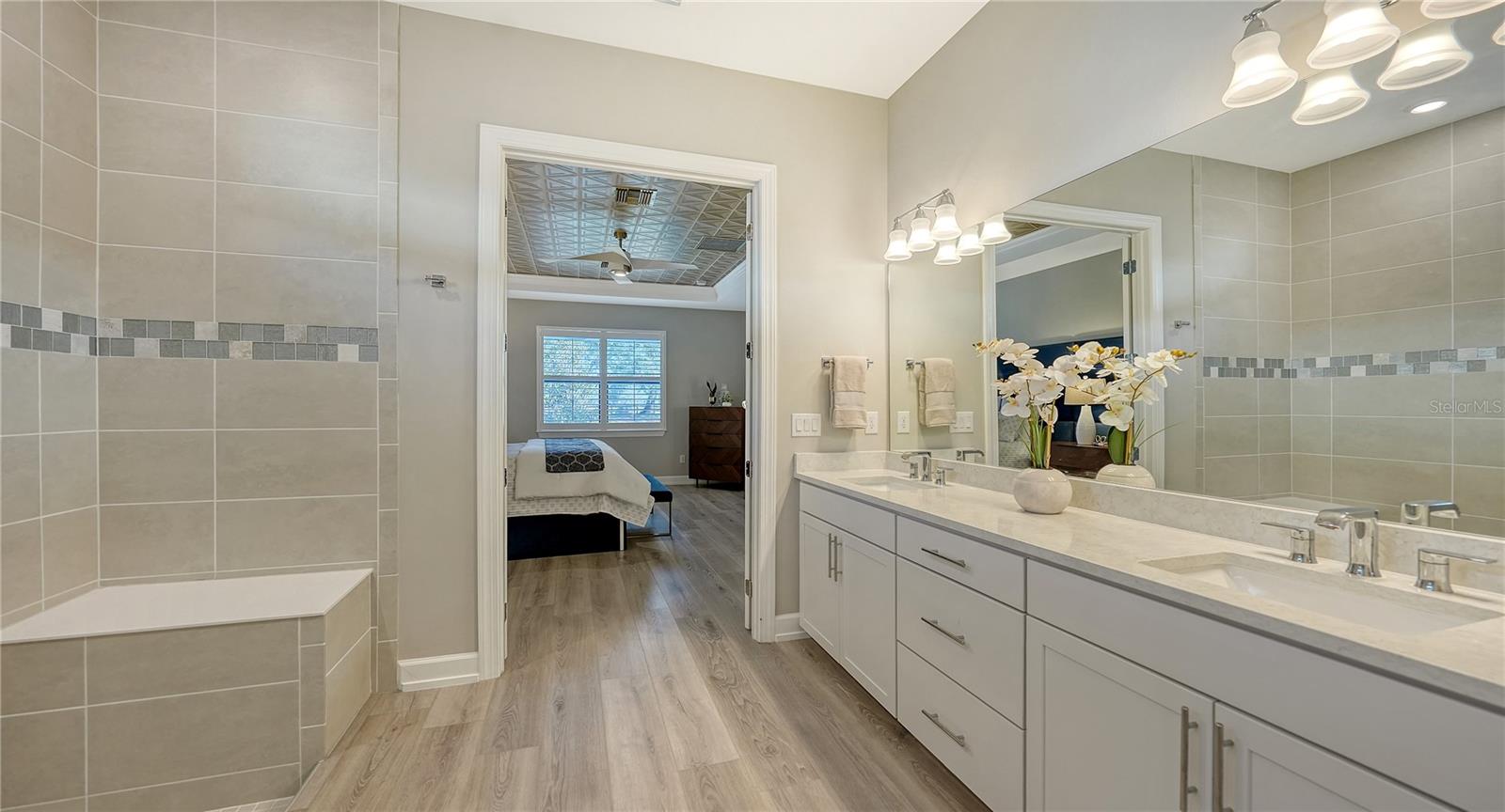 Listing photo id 26 for 7872 Mainsail Lane