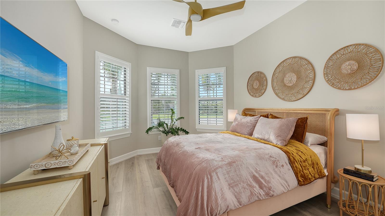 Listing photo id 29 for 7872 Mainsail Lane