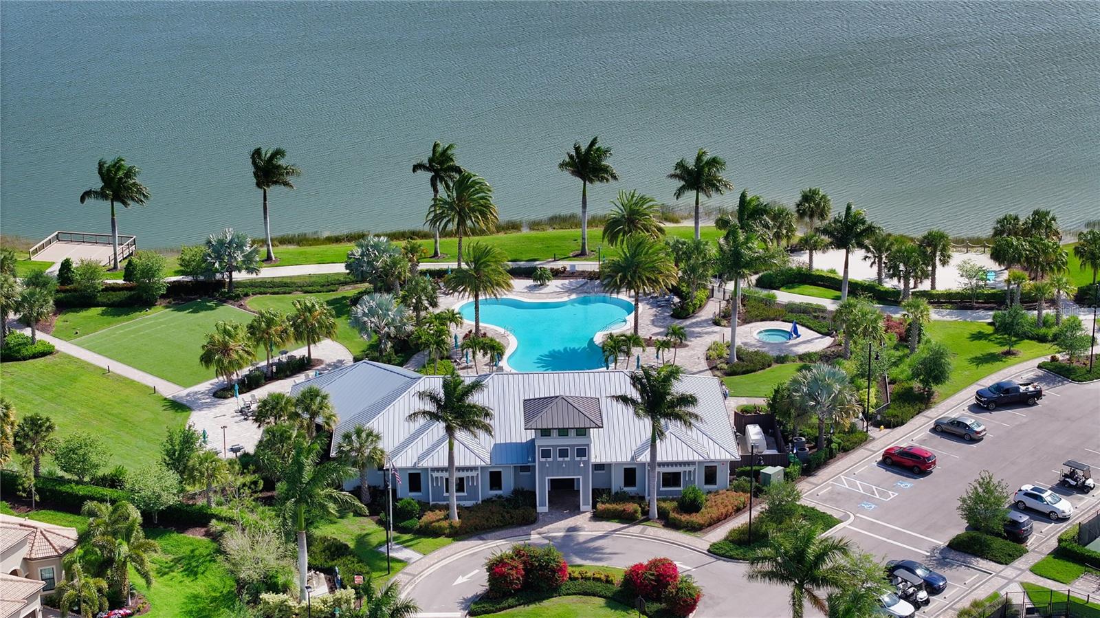 Listing photo id 44 for 7872 Mainsail Lane