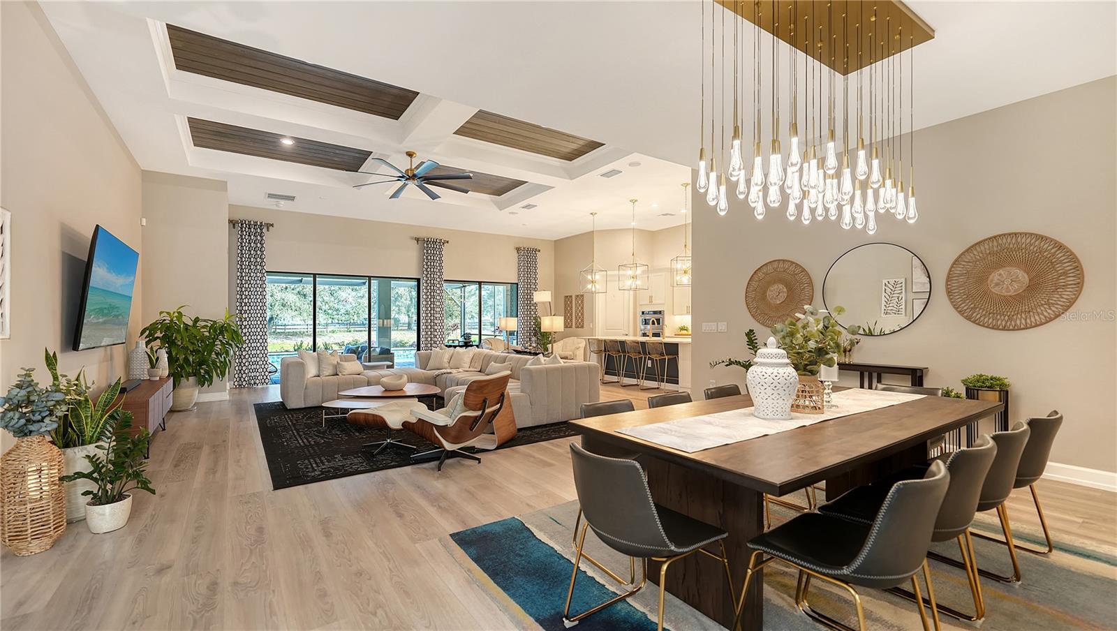 Listing photo id 3 for 7872 Mainsail Lane