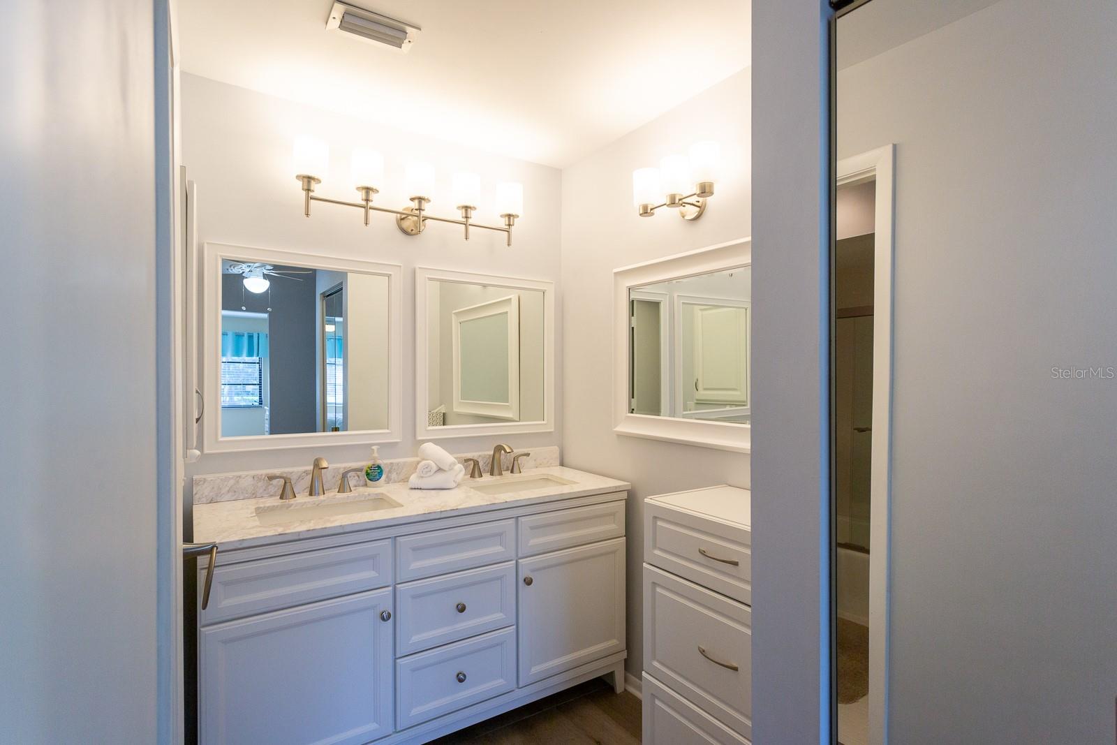 Image 34 of 49 For 5630 Golf Pointe Drive 206