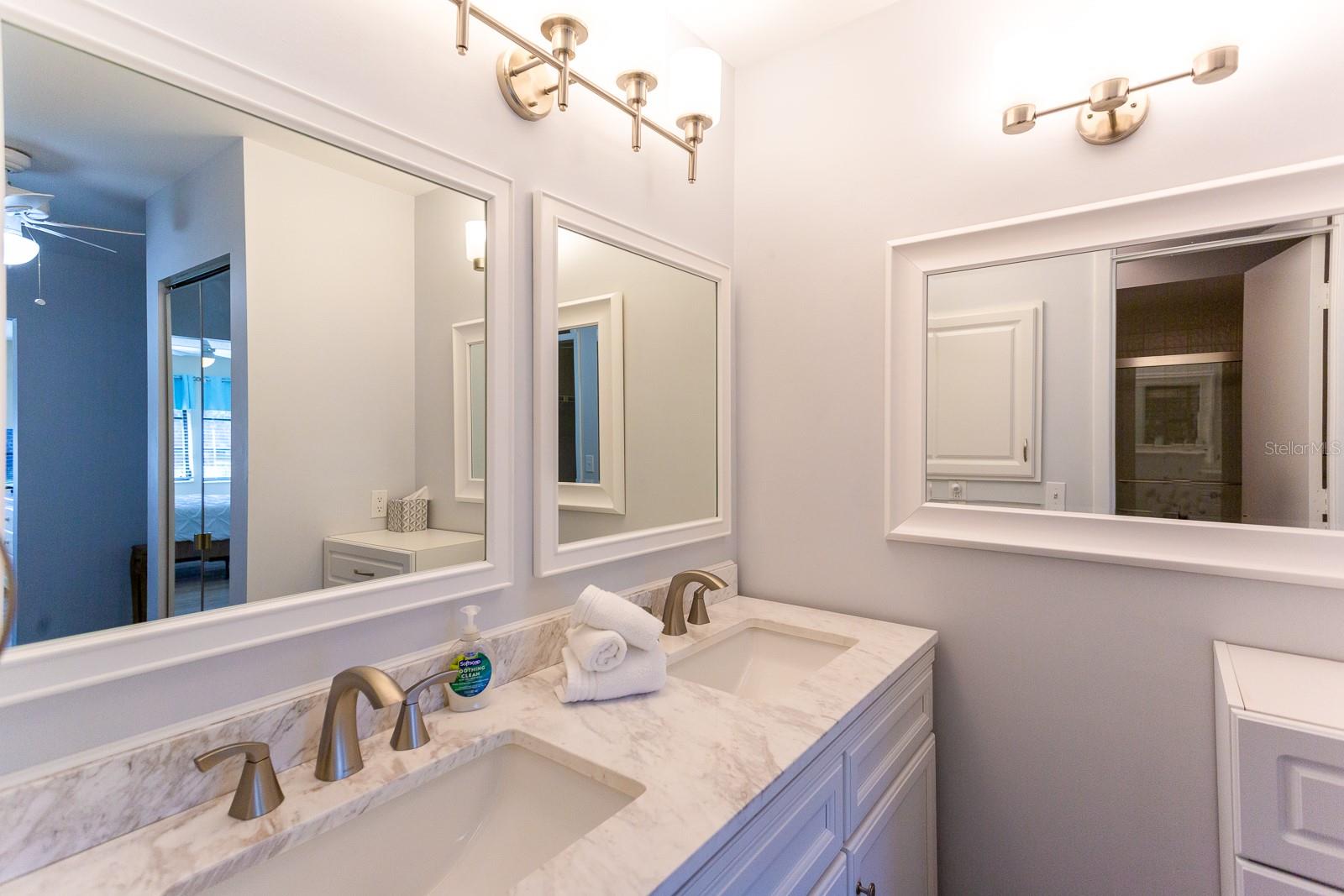 Image 35 of 49 For 5630 Golf Pointe Drive 206