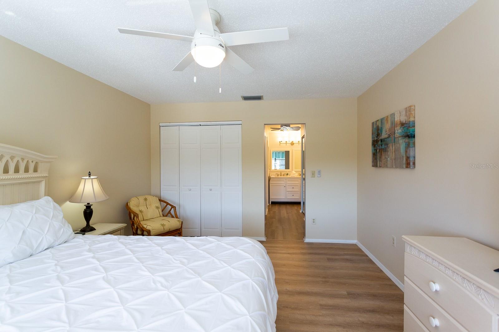 Image 38 of 49 For 5630 Golf Pointe Drive 206