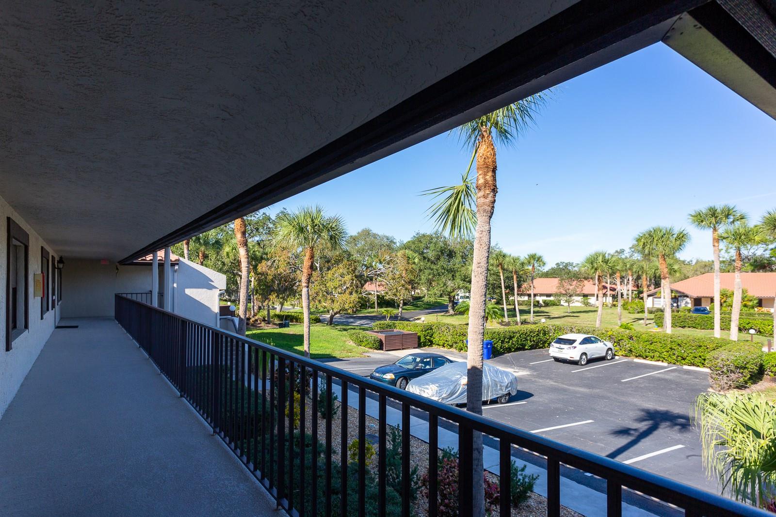 Image 5 of 49 For 5630 Golf Pointe Drive 206
