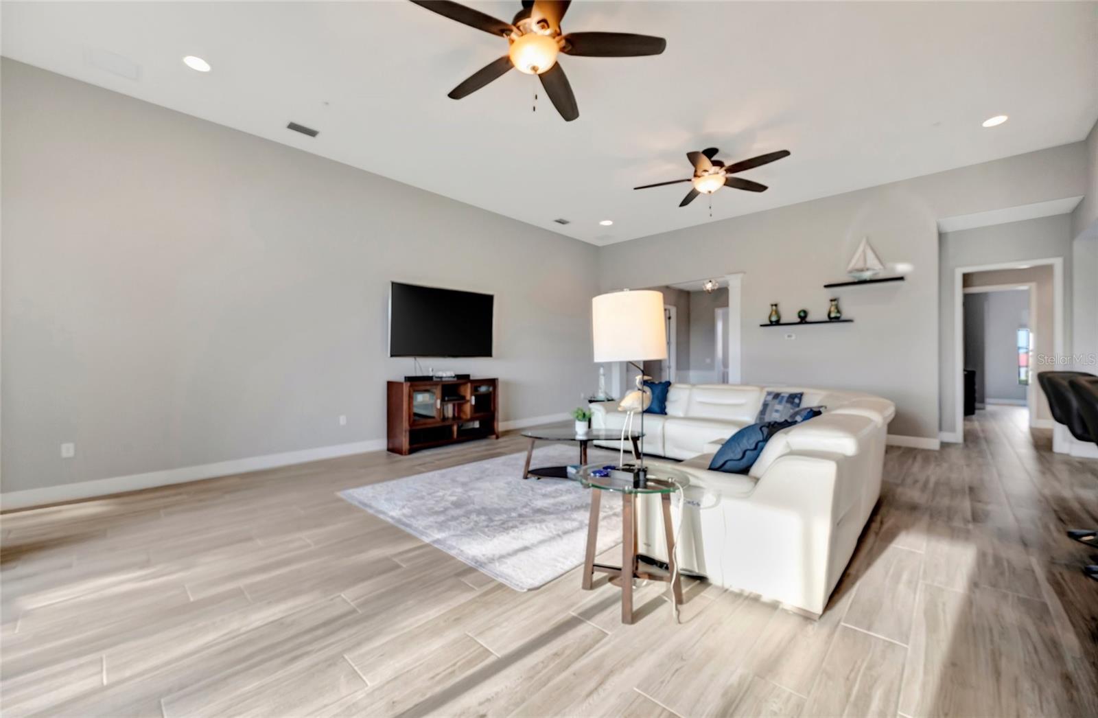 Image 40 of 77 For 23233 Banbury Way 302