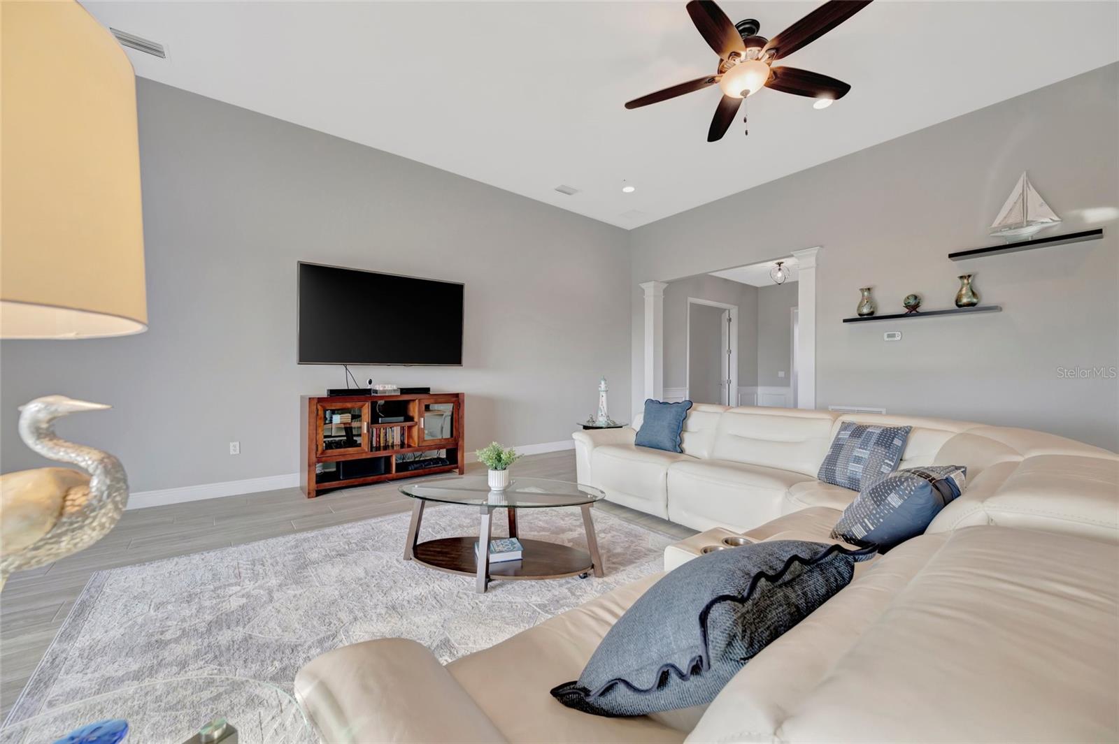 Image 41 of 77 For 23233 Banbury Way 302