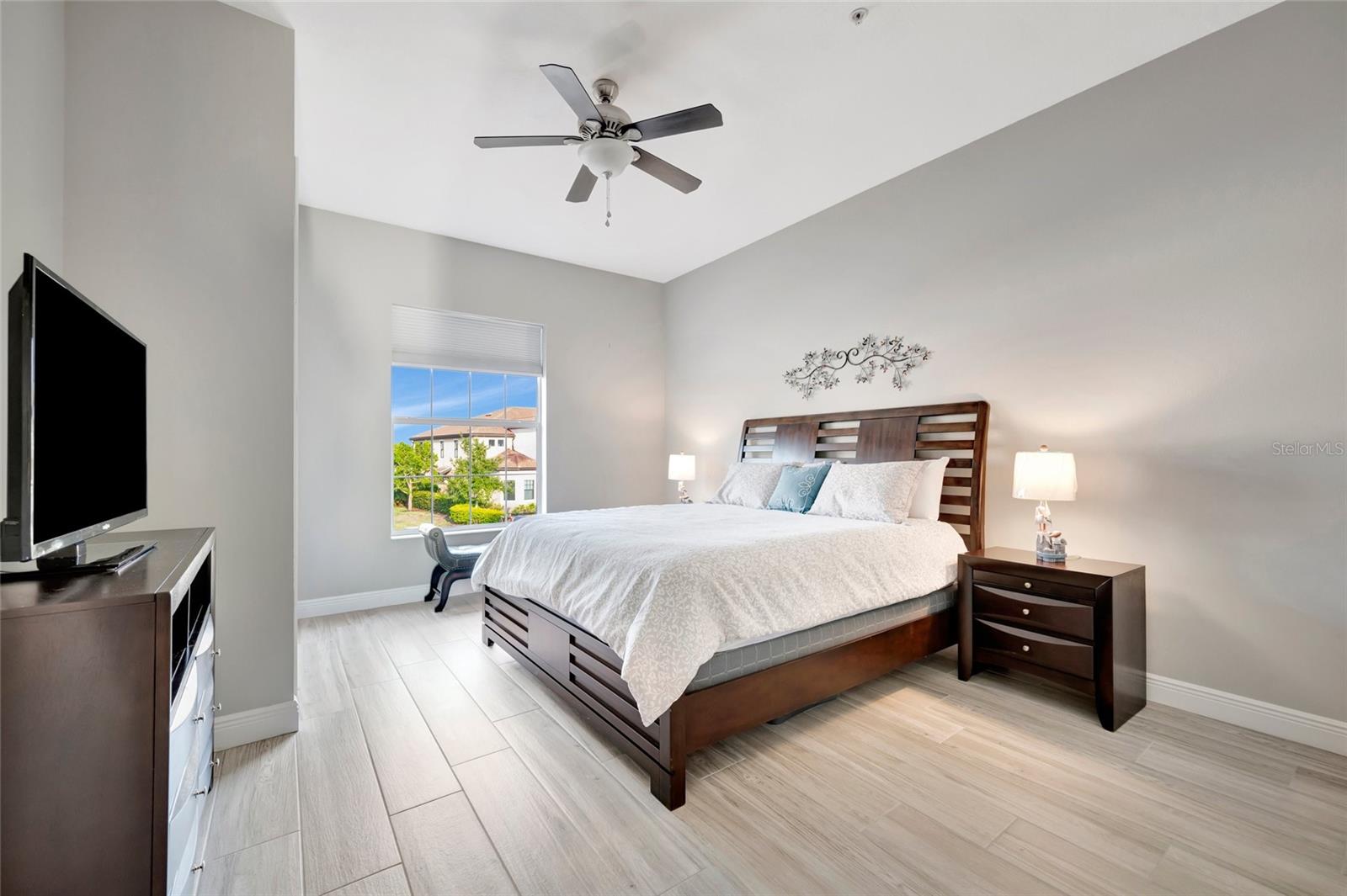 Image 43 of 77 For 23233 Banbury Way 302