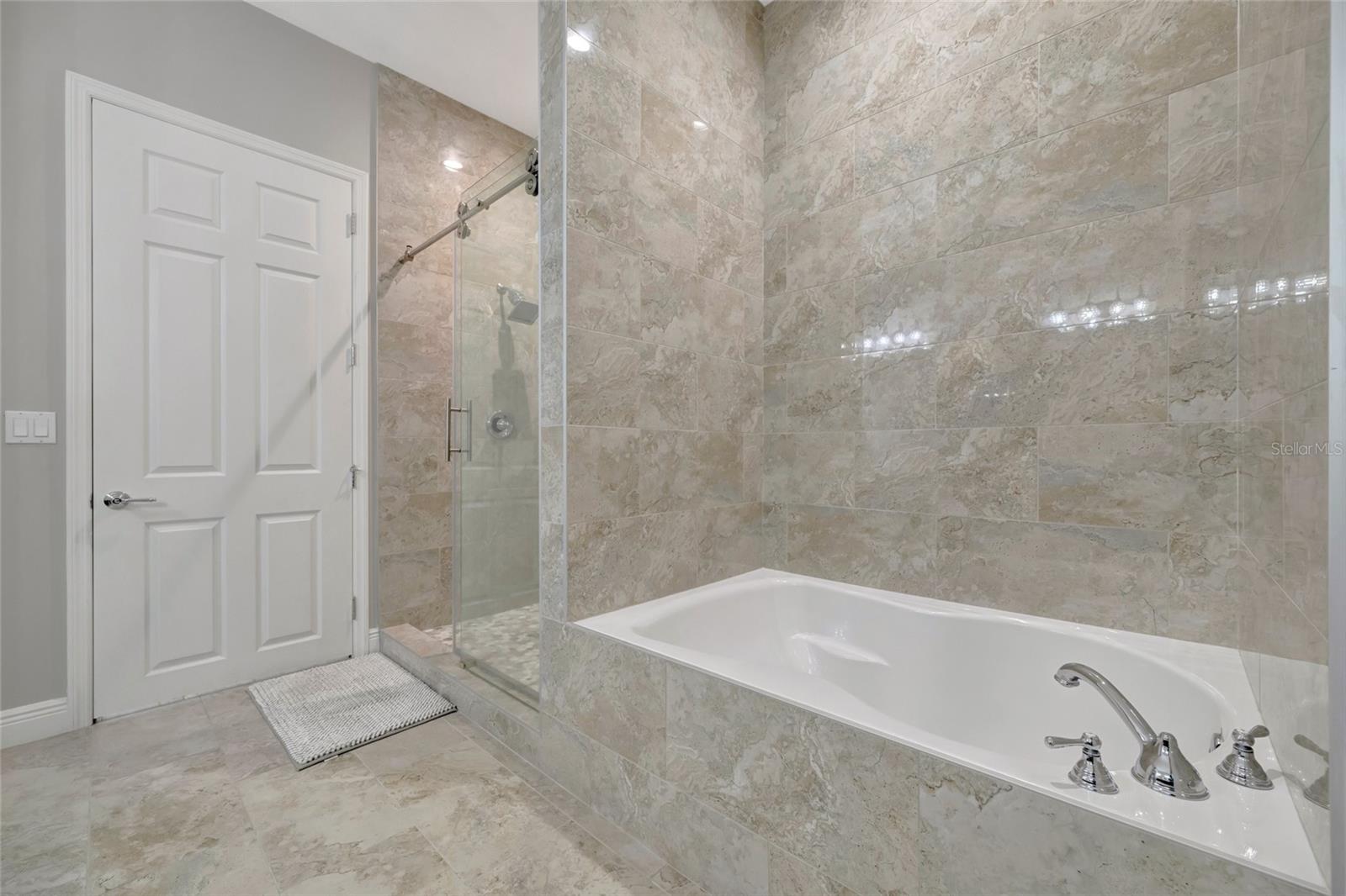 Image 46 of 77 For 23233 Banbury Way 302
