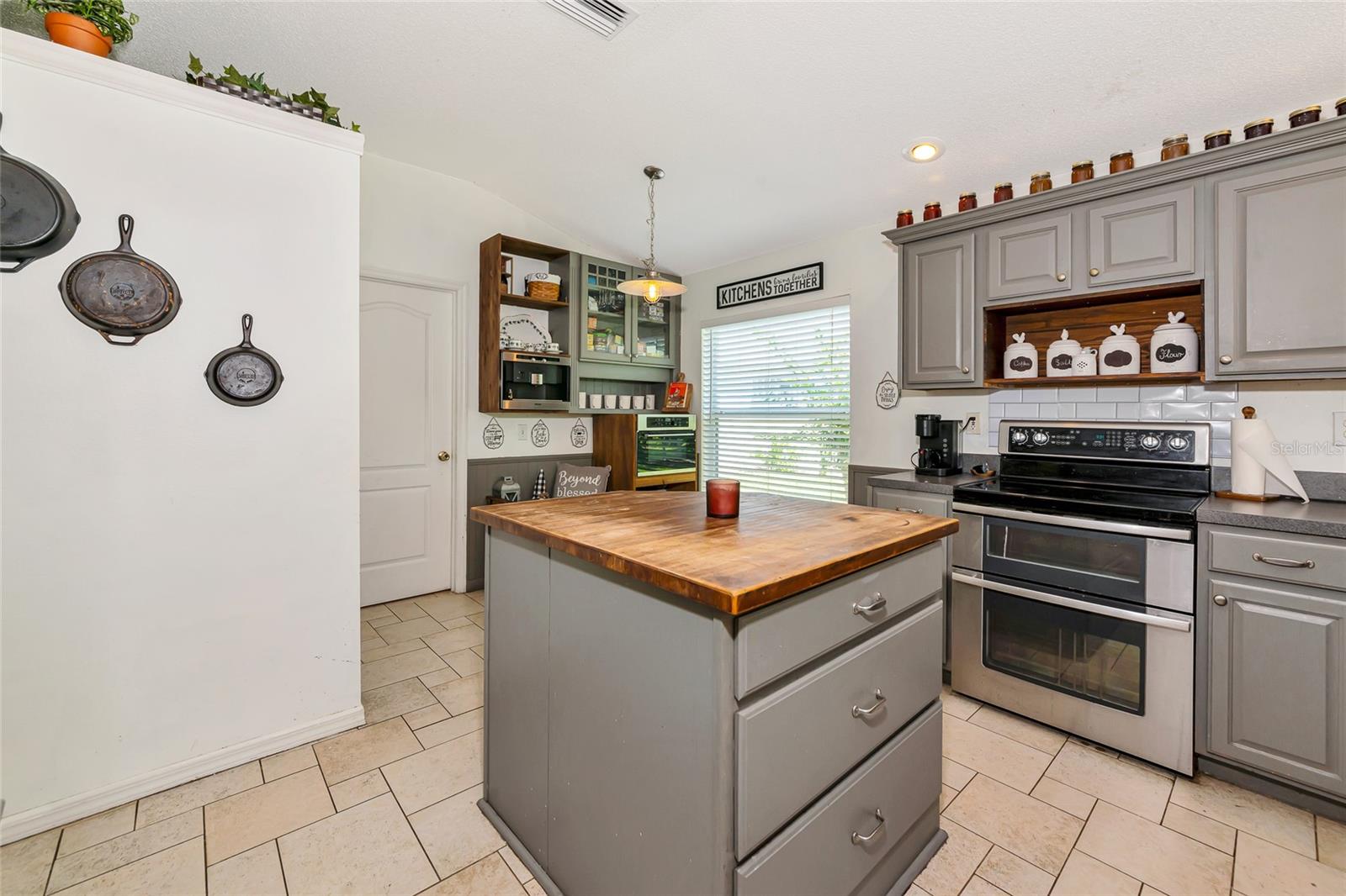 Image 10 of 45 For 230 Fareham Drive