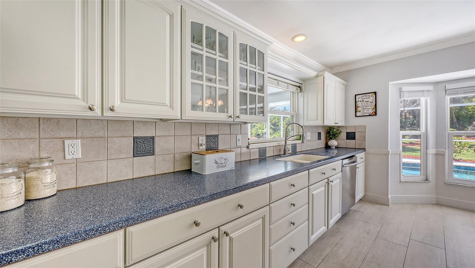 Image 20 of 53 For 3764 Oak Grove Drive