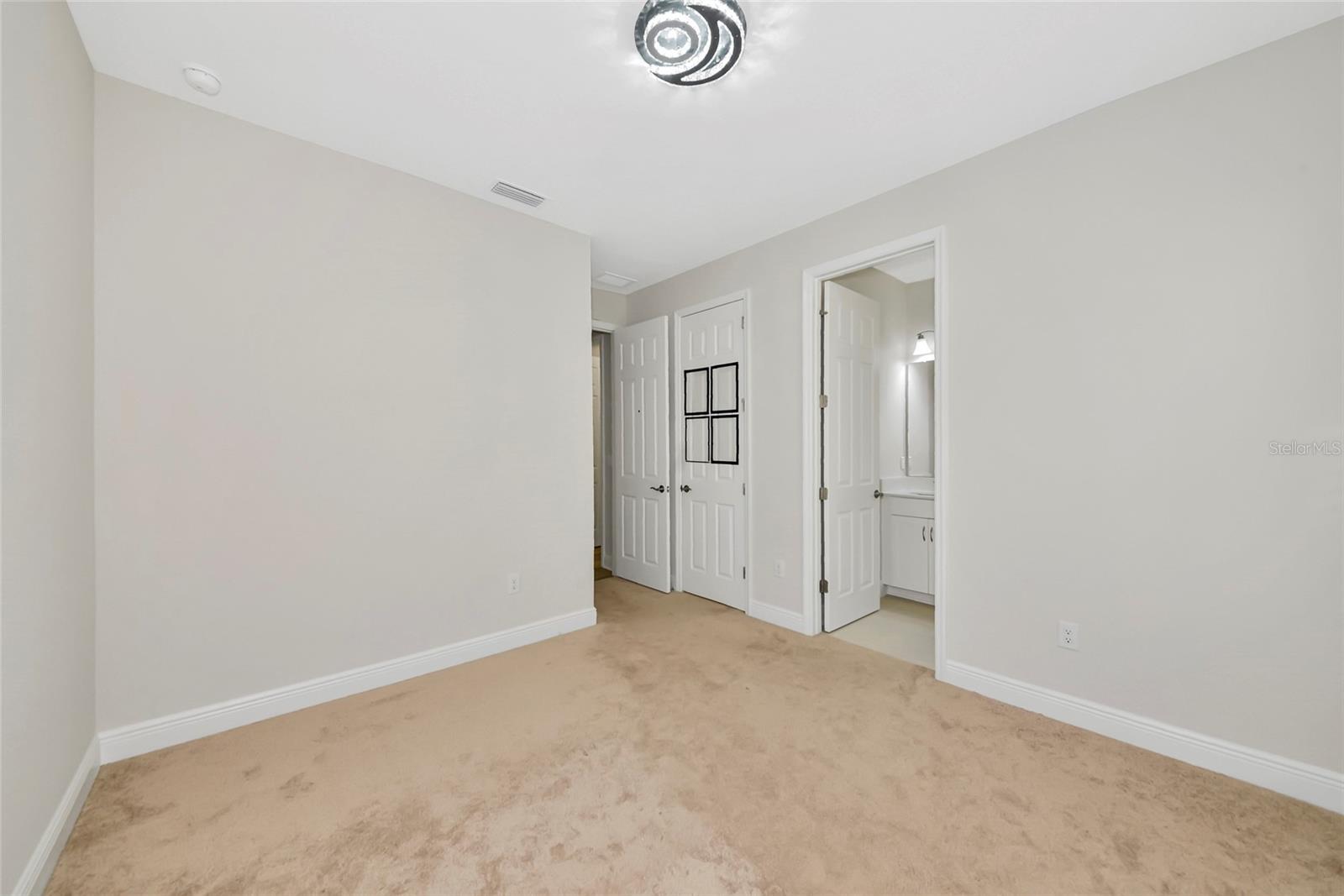 Image 20 of 45 For 12613 Oak Hill Way