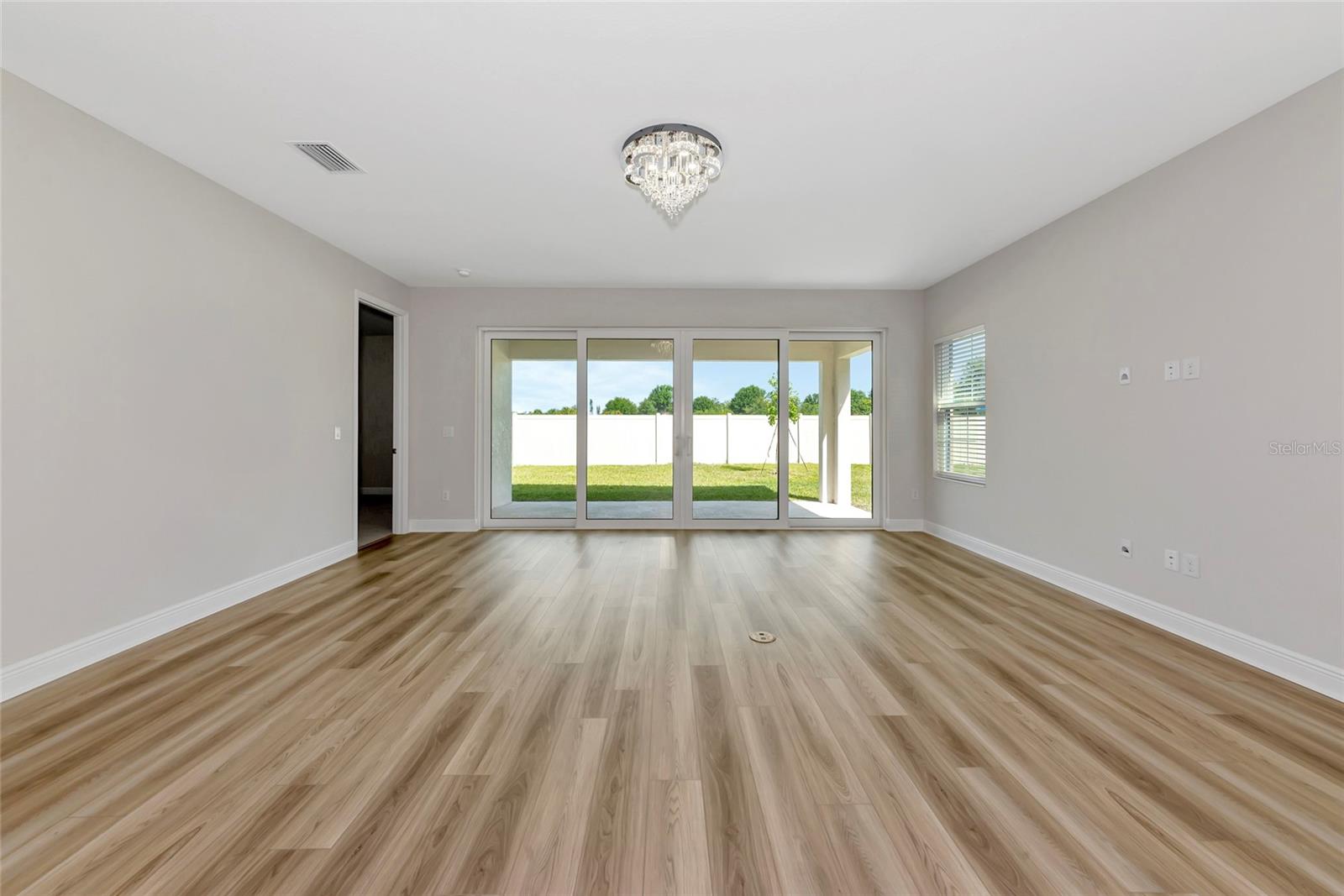 Image 3 of 45 For 12613 Oak Hill Way