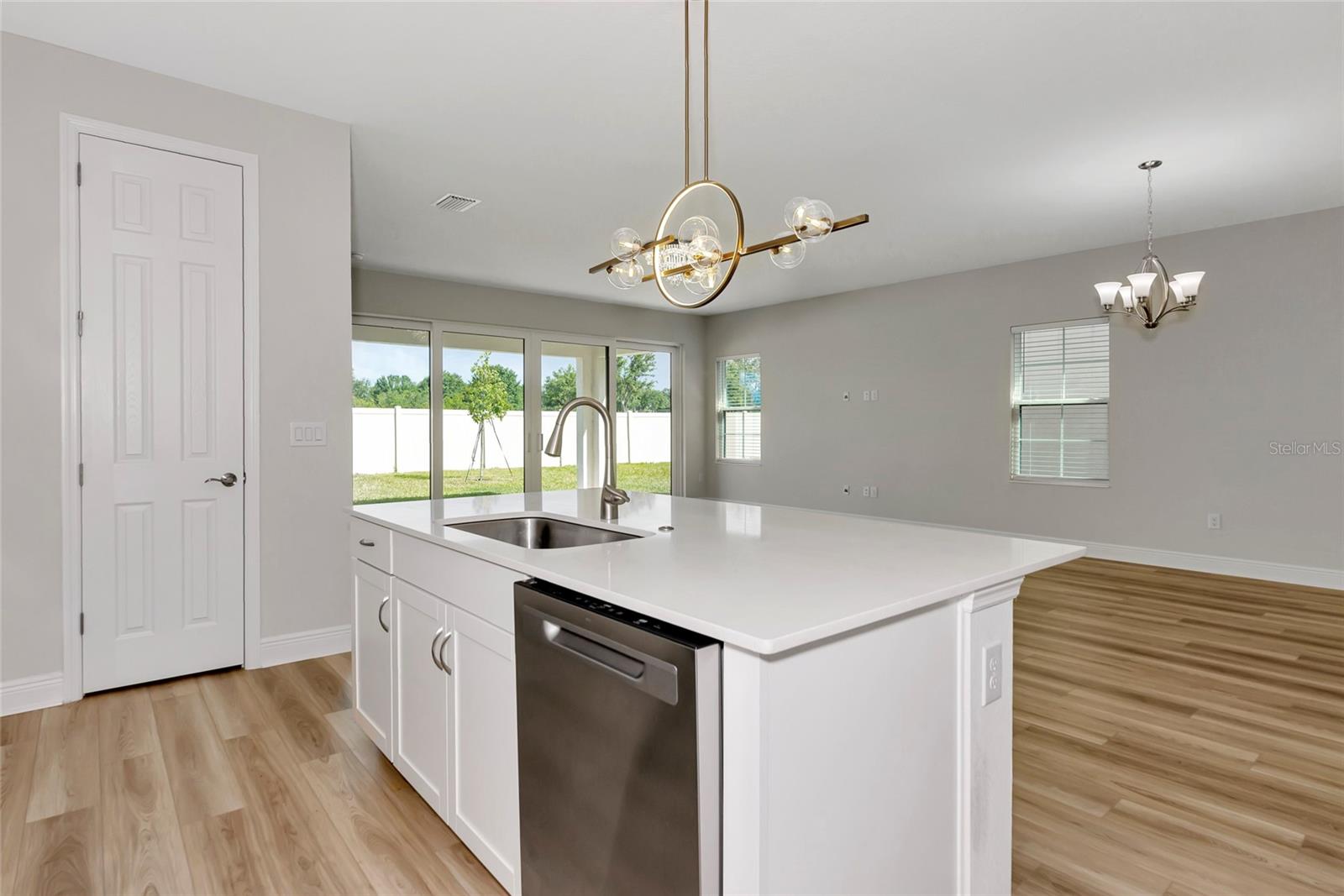 Image 4 of 45 For 12613 Oak Hill Way