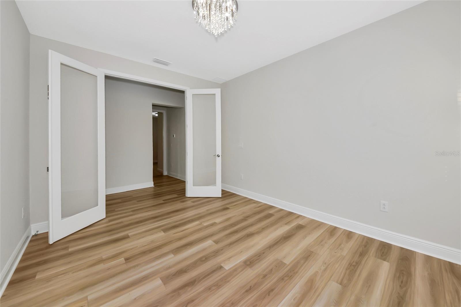 Image 6 of 45 For 12613 Oak Hill Way
