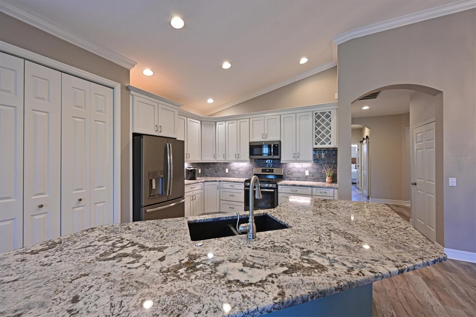 Image 8 of 37 For 9453 Discovery Terrace 202d