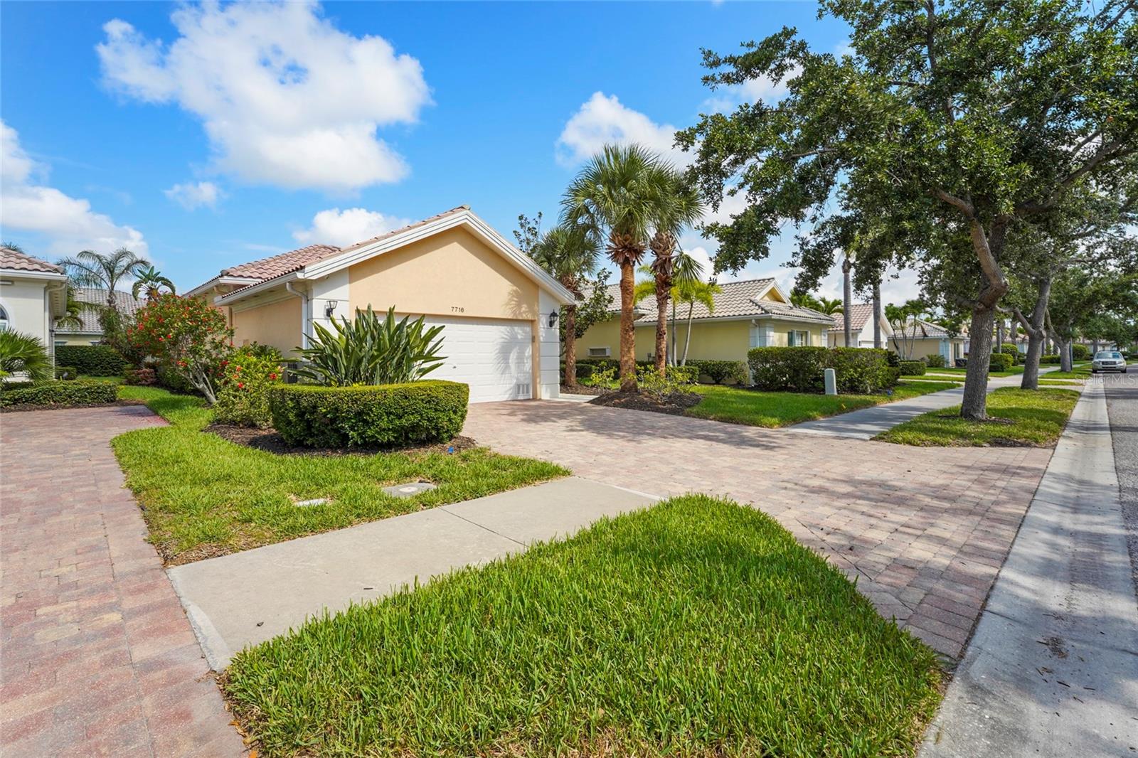 Image 3 of 100 For 7716 Uliva Way