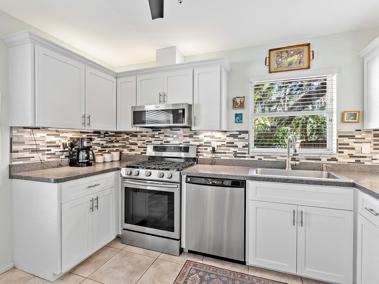 Image 15 of 35 For 4869 Village Gardens Drive 189