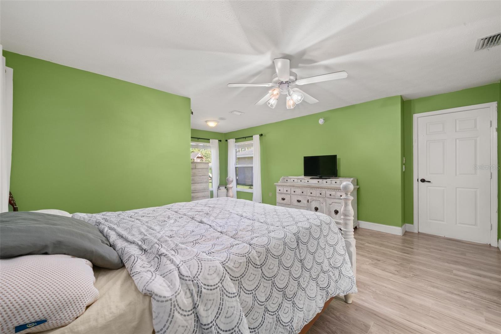 Image 18 of 70 For 9534 Wispywoods Drive
