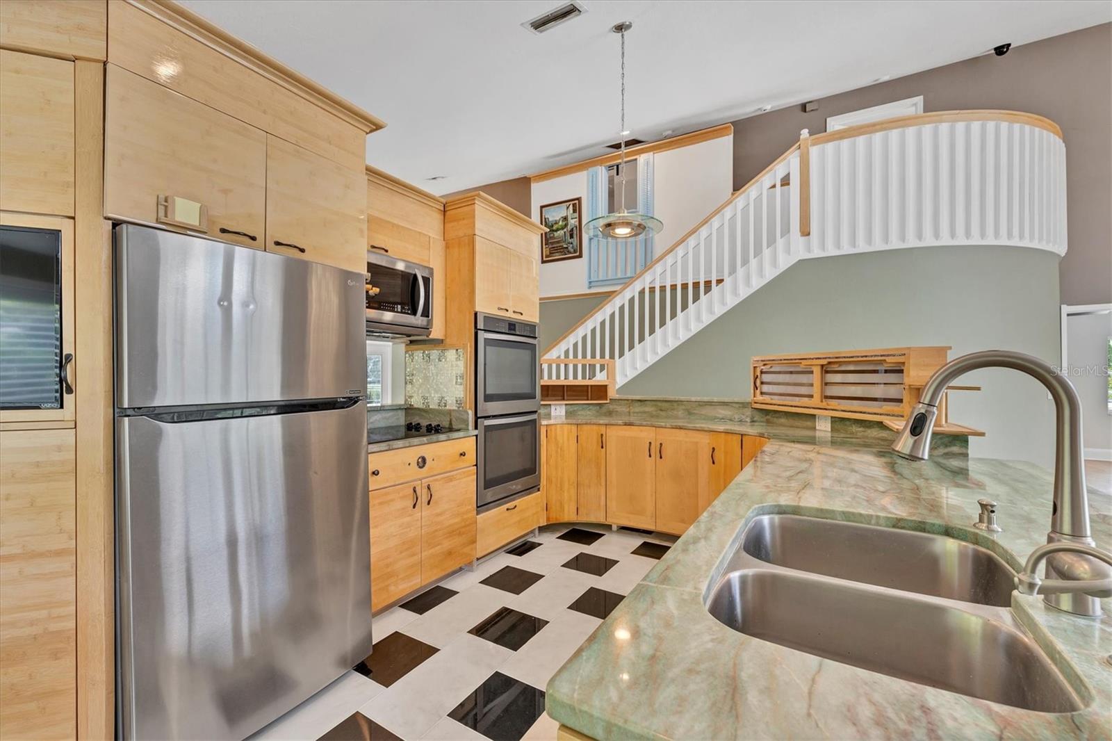 Image 3 of 51 For 919 Palm View Way