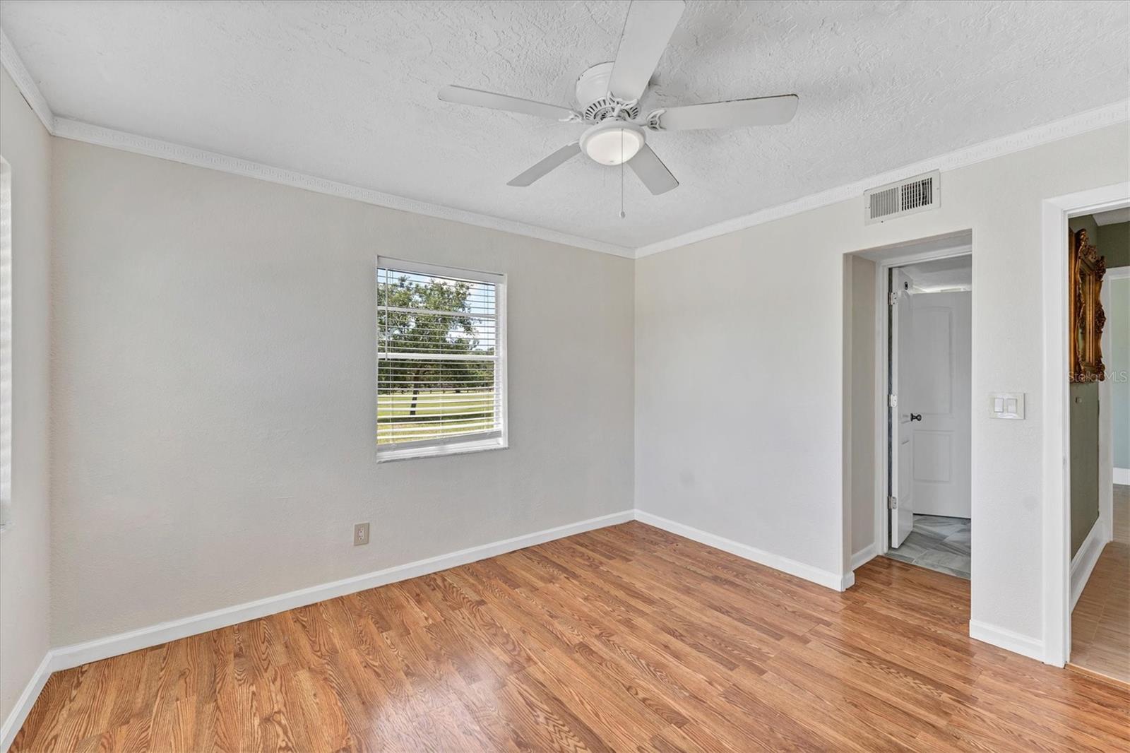Image 37 of 51 For 919 Palm View Way