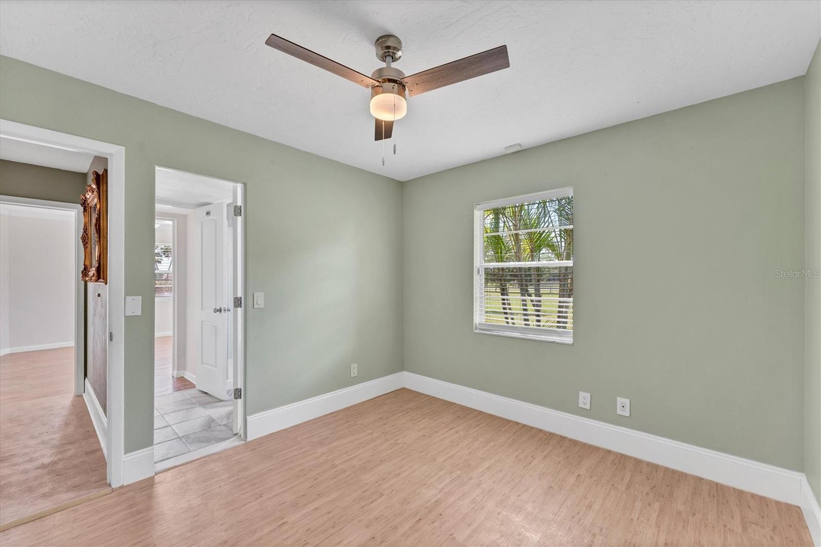 Image 39 of 51 For 919 Palm View Way
