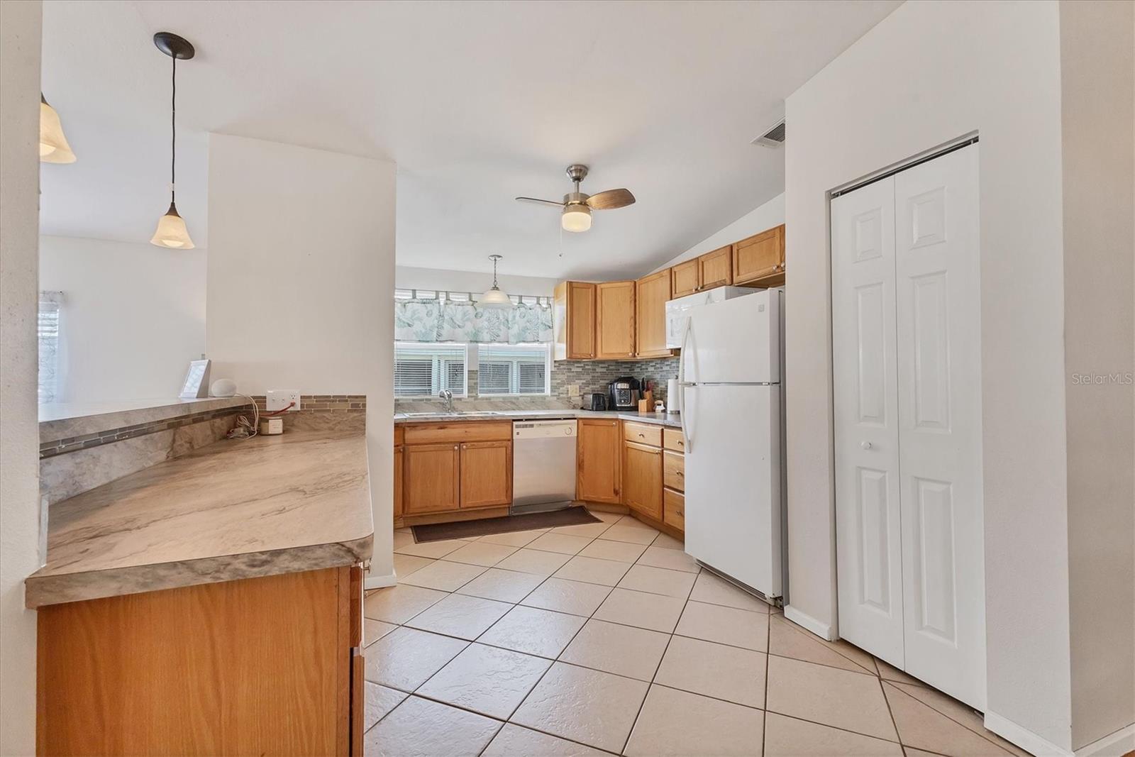Image 15 of 42 For 6710 36th Avenue E 319