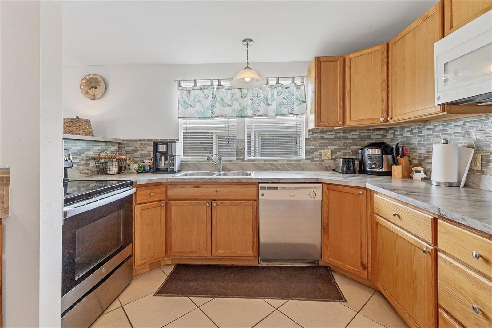 Image 16 of 42 For 6710 36th Avenue E 319