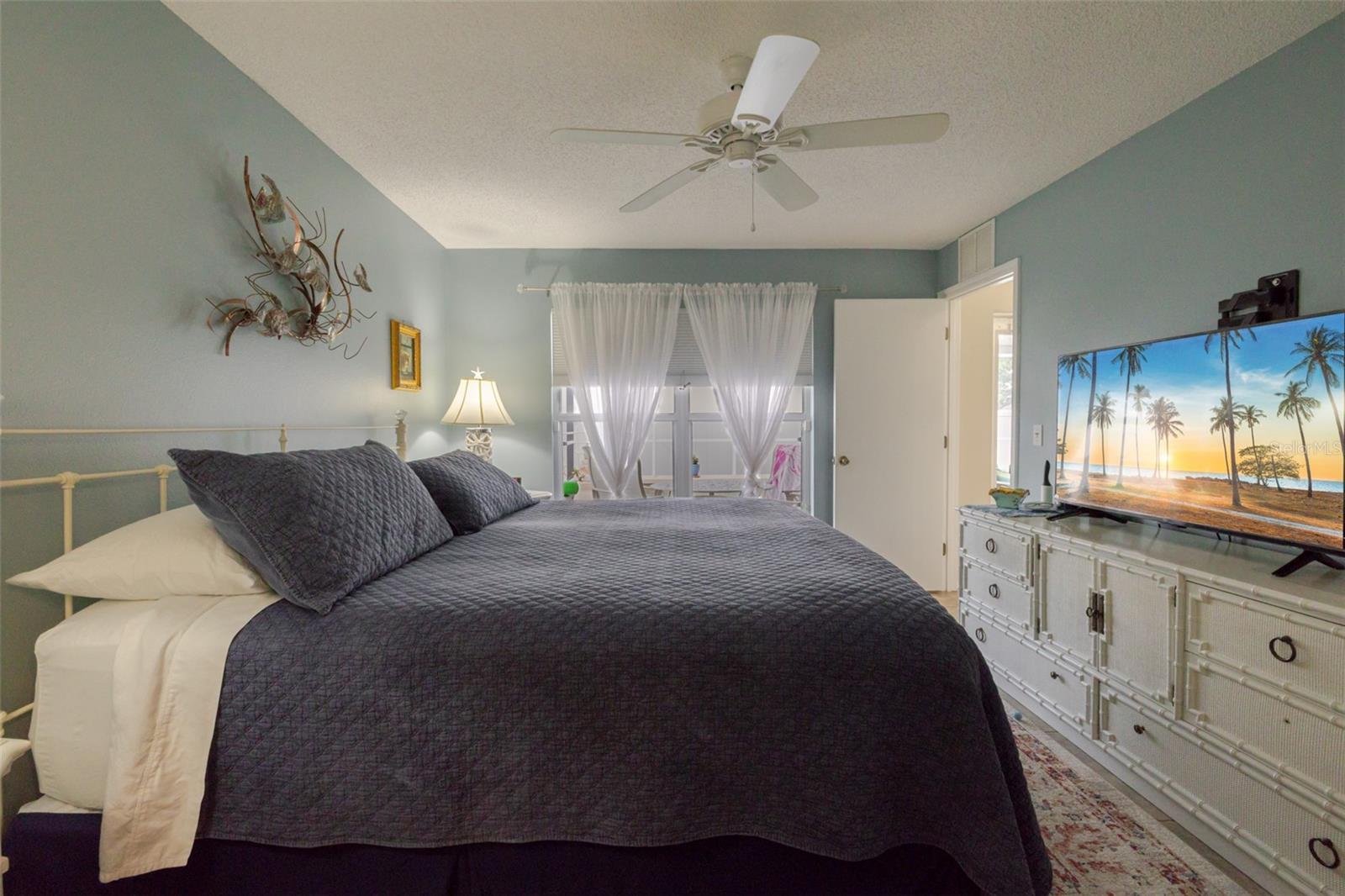 Image 16 of 56 For 11021 4th Avenue E