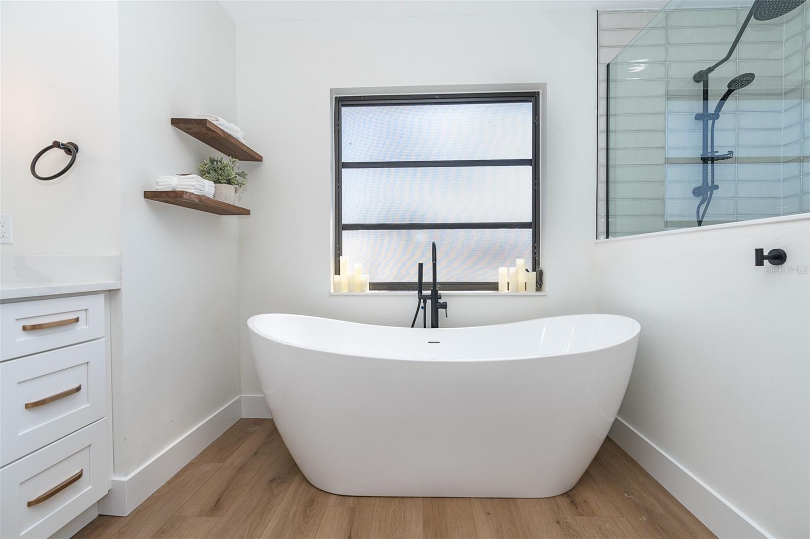 Image 9 of 41 For 16 Leeward Drive