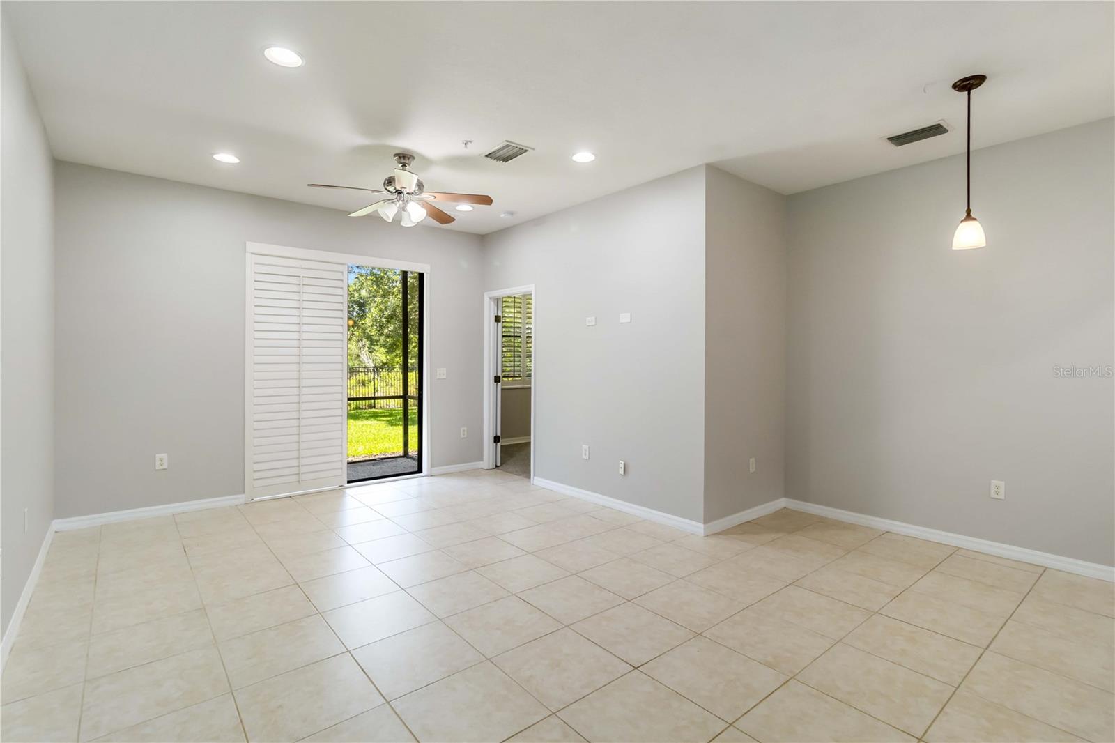 Image 6 of 33 For 4220 Via Piedra Circle 4-101