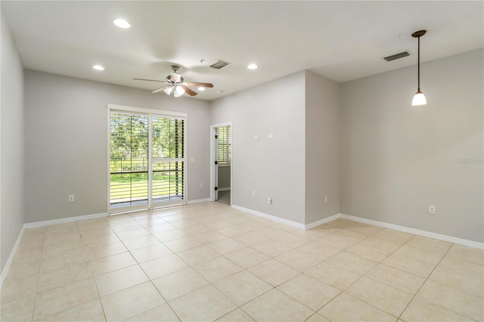 Image 7 of 33 For 4220 Via Piedra Circle 4-101