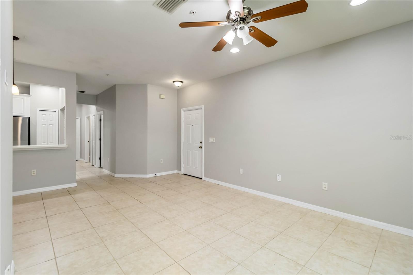 Image 9 of 33 For 4220 Via Piedra Circle 4-101