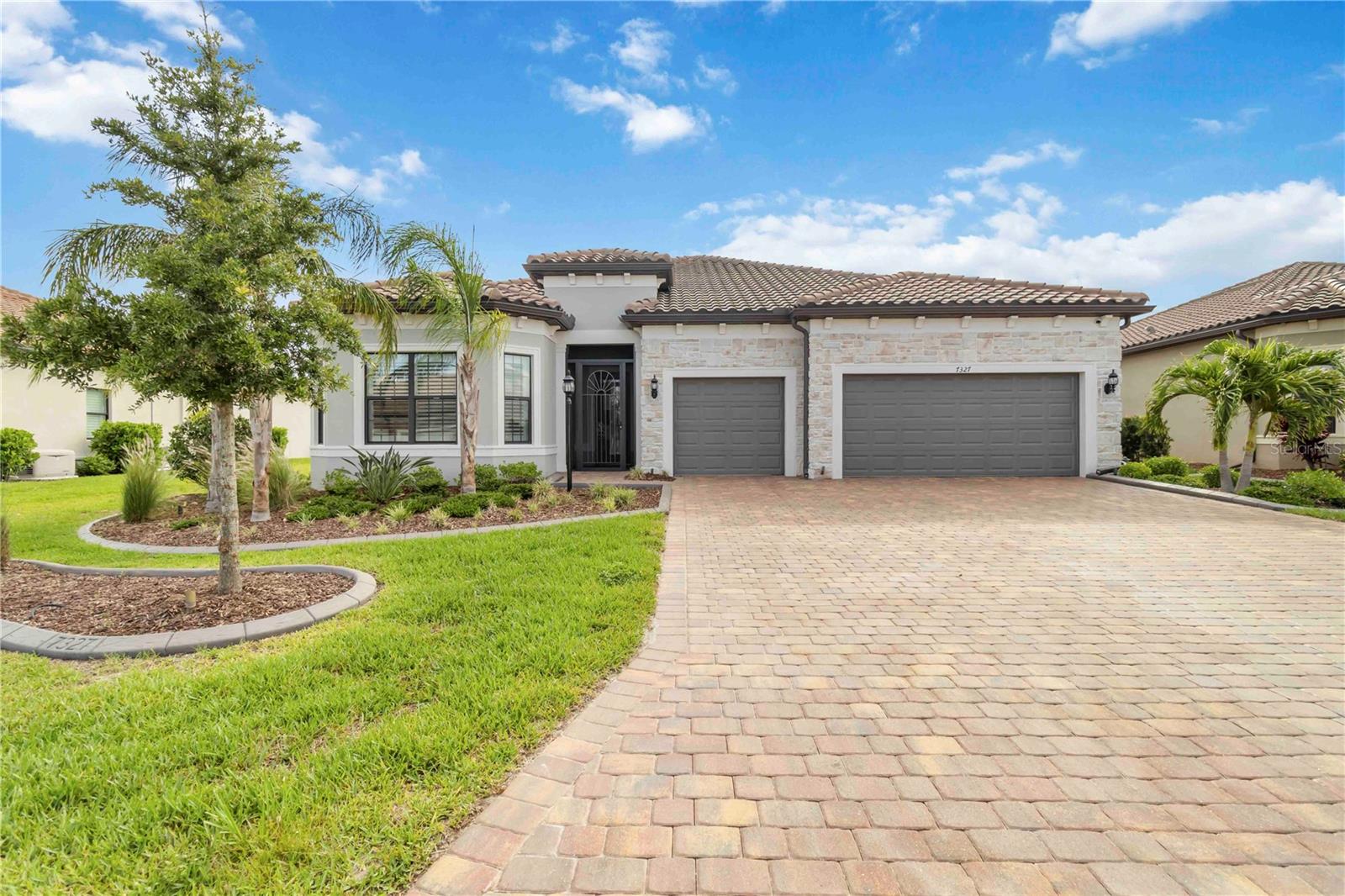 Image 2 of 83 For 7327 Summerland Cove