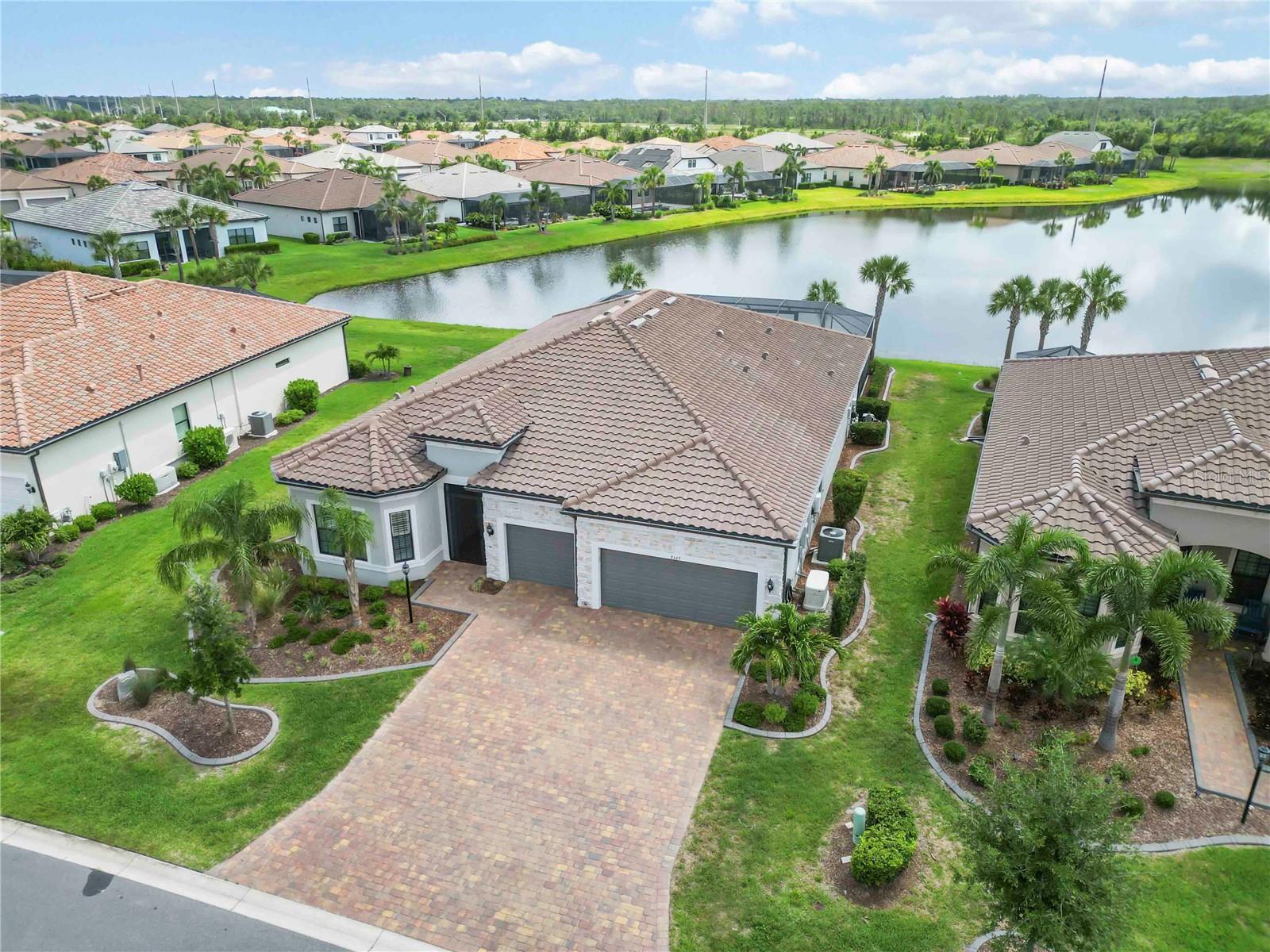 Image 4 of 83 For 7327 Summerland Cove