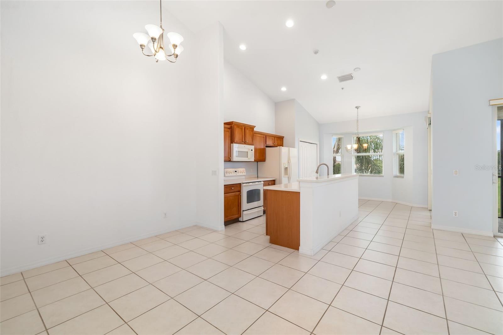 Image 13 of 47 For 905 Fairwaycove Lane 203