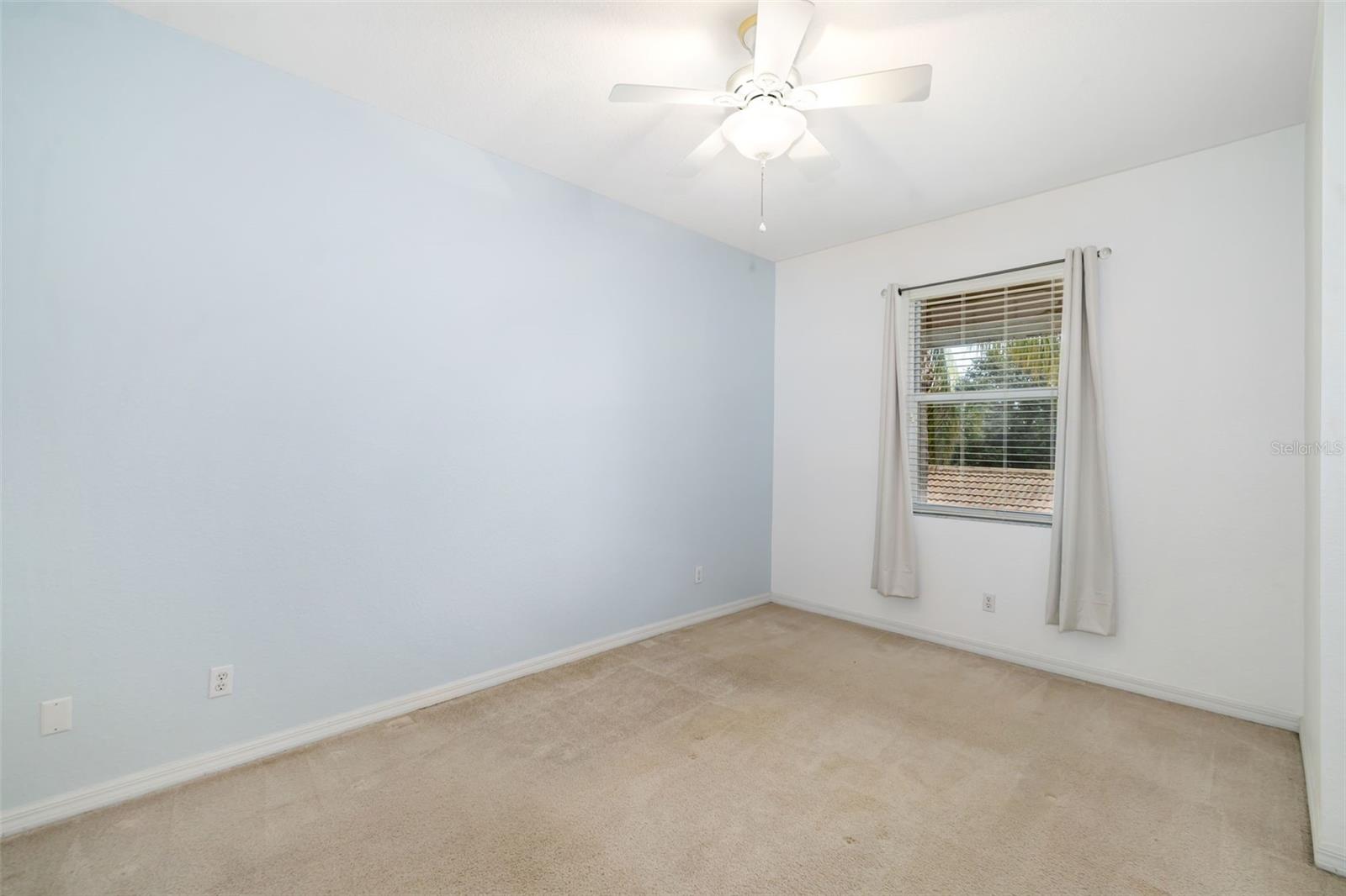 Image 15 of 47 For 905 Fairwaycove Lane 203