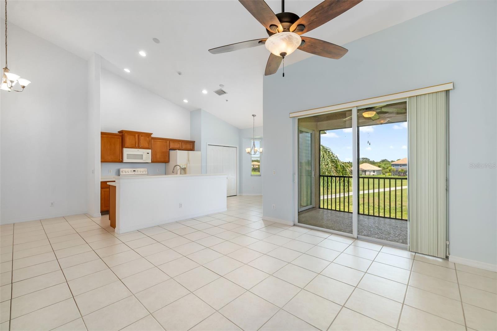 Image 2 of 47 For 905 Fairwaycove Lane 203