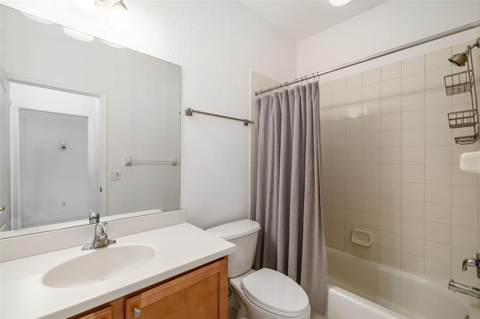 Image 21 of 47 For 905 Fairwaycove Lane 203