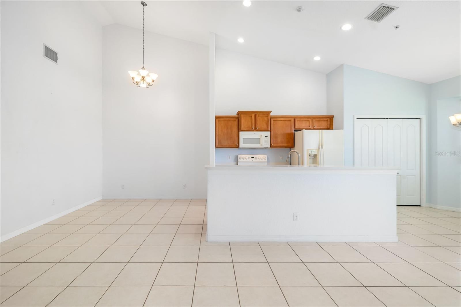 Image 3 of 47 For 905 Fairwaycove Lane 203