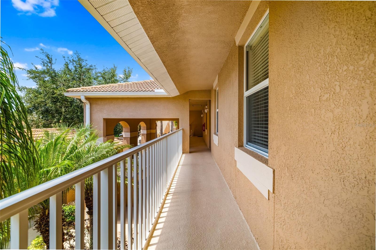 Image 32 of 47 For 905 Fairwaycove Lane 203
