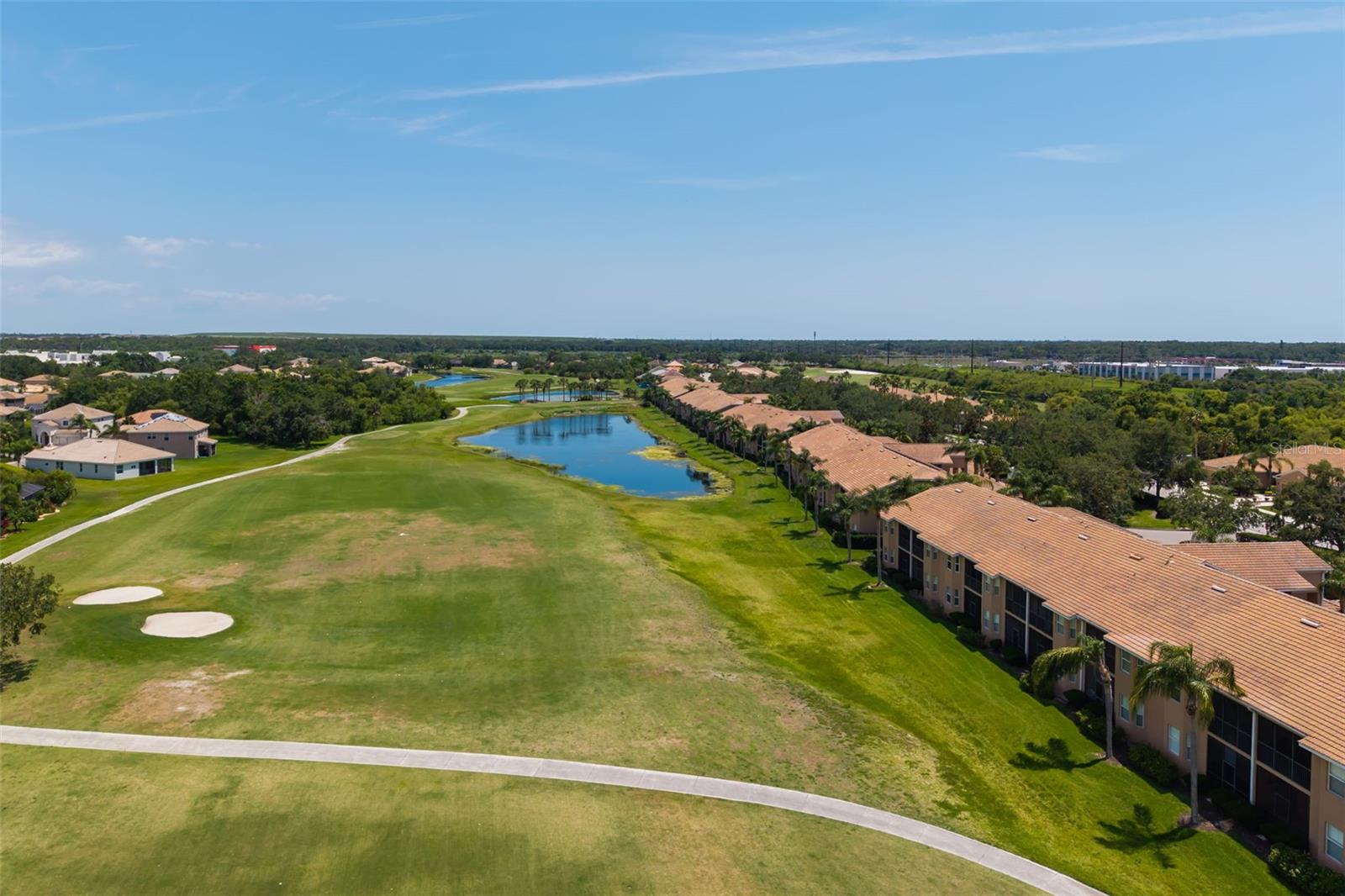 Image 33 of 47 For 905 Fairwaycove Lane 203