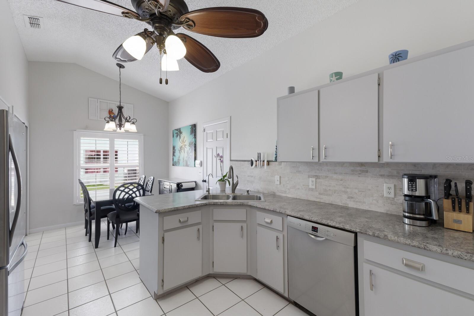 Image 17 of 40 For 613 49th Street E