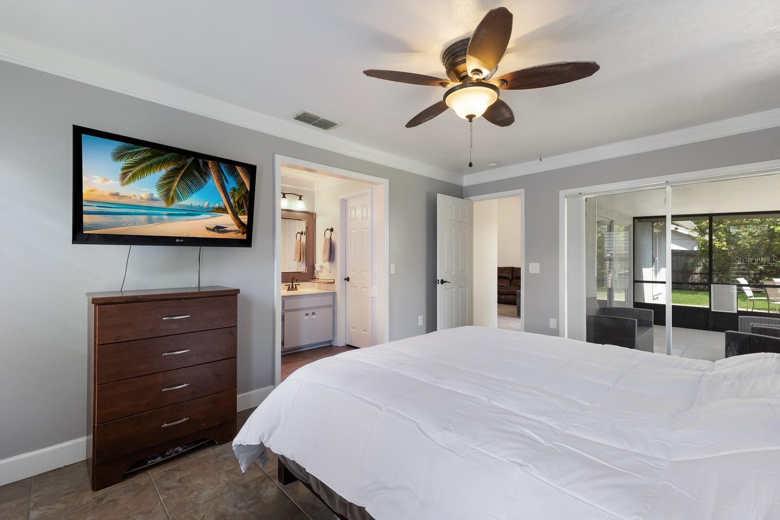 Image 4 of 40 For 613 49th Street E