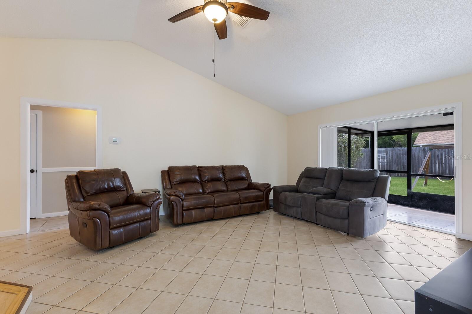 Image 9 of 40 For 613 49th Street E