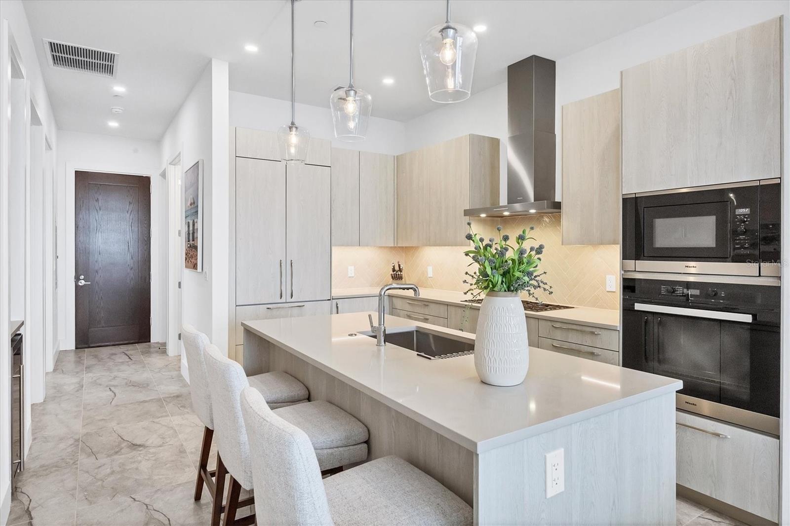 Image 10 of 50 For 33 Palm Avenue 704